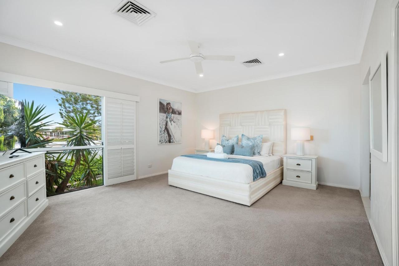 Seaclusion 5 Bed Waterfront, Sleeps 12 * Gold Coast